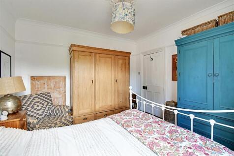 Bedroom 1_2.jpg