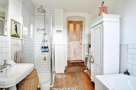 Bathroom 2.jpg