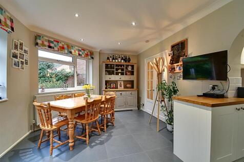 Family Room_2.jpg