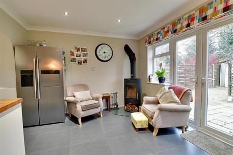 Family Room_1.jpg