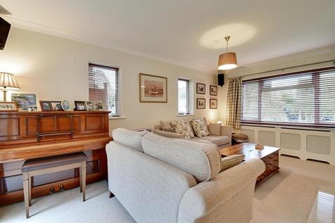 Living Room.jpg