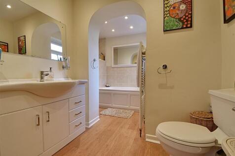 Bathroom.jpg