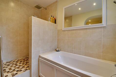 Bathroom_1.jpg