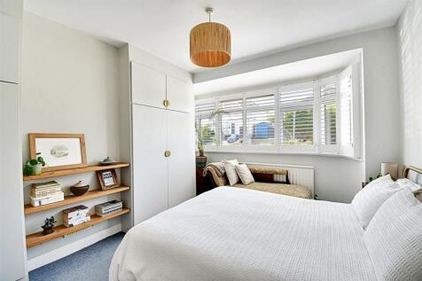 Bedroom 1_1.jpg