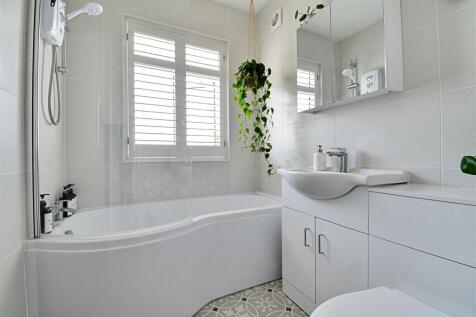 Bathroom 1.jpg