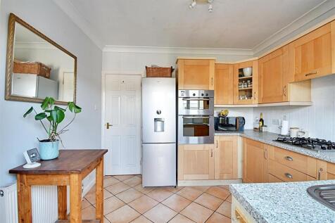 Kitchen 2.jpg