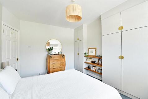 Bedroom 1_2.jpg