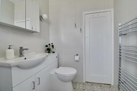 Bathroom 2.jpg