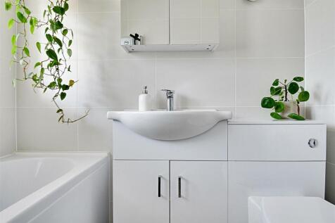 Bathroom 3.jpg
