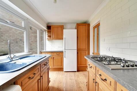 Kitchen 2.jpg