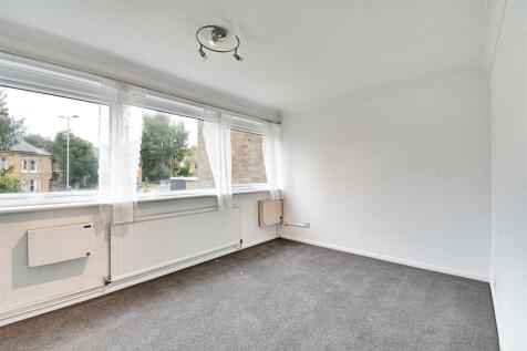 Bedroom 1_1.jpg