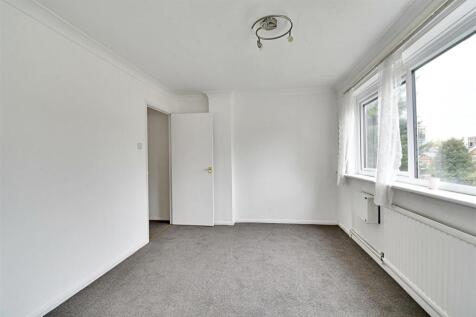 Bedroom 1_2.jpg