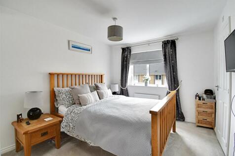 Bedroom 1_1.jpg