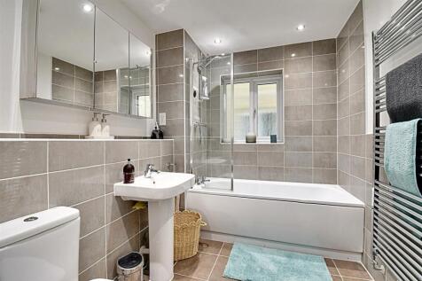 Bathroom 1.jpg