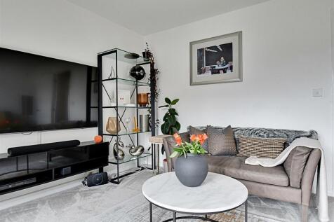 Lounge 3.jpg