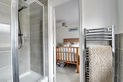 Ensuite 2.jpg