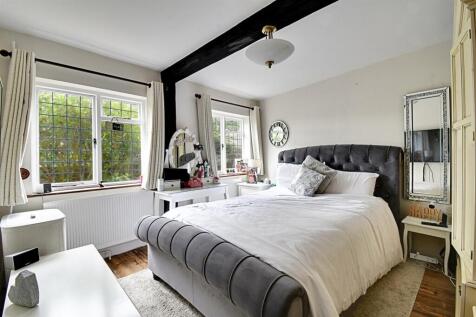 Living Room 1.jpg