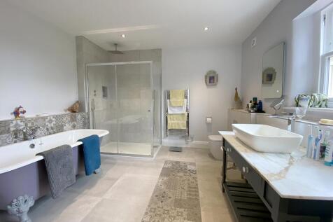 En-suite Bathroom - One