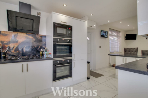 Kitchen 2 .png