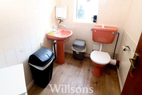 Cloakroom for Shops.png