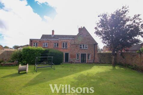 Building plot and side of house.jpg