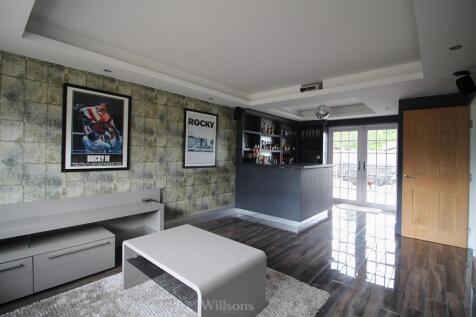 Cinema Room &amp; Bar