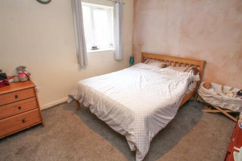 bedroom a.jpg