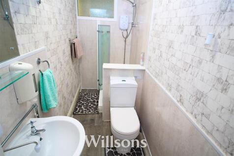 flat 2 shower rm.jpg