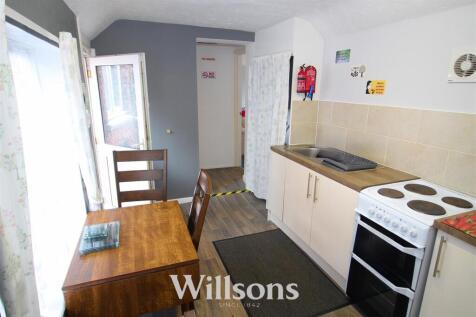 flat 3 kitchen.jpg