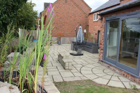 Wide Rear Garden