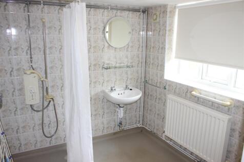 Cloaks/WC/Wet Room
