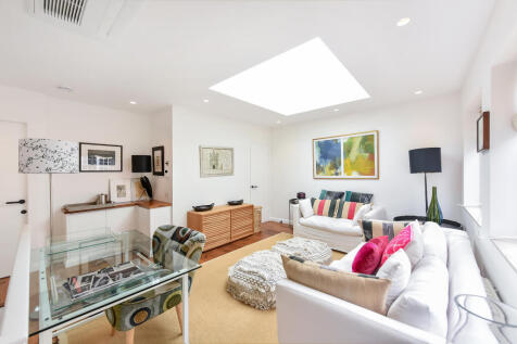 St. Petersburgh Mews