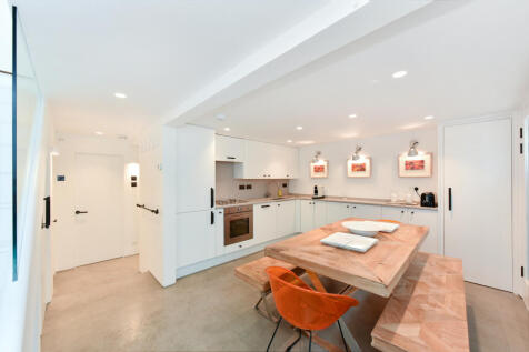 St. Petersburgh Mews