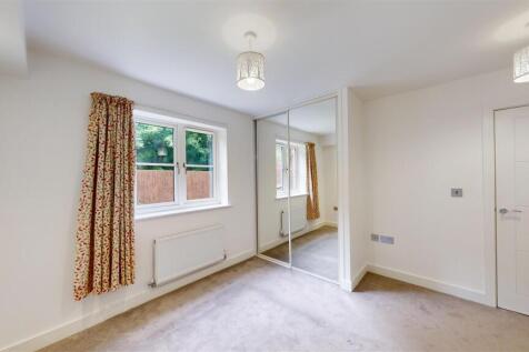 28 Drapers Rise Bed1.jpg