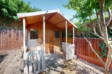 Brookfield 24 Wendy House.jpg