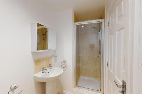 Greenfield Gardens 22 Ensuite.jpg