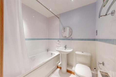 Chester Street 15a, Bathroom.jpg