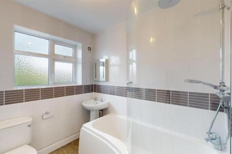 Oakfield Road 50 Bathroom.jpg