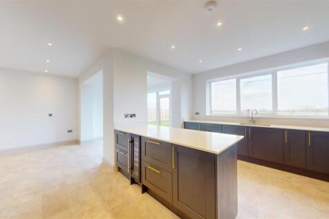 King Edwards Fields 3 Kitchen with Dining Area.jpg