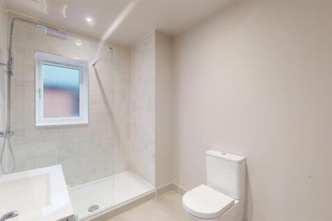 King Edwards Fields 3 Bedroom One En Suite Shower 
