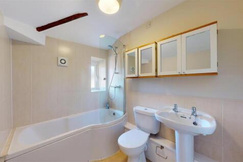 Market Street 4-5 Flat 6 Bathroom.jpg