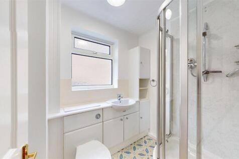 Tilbrook Drive 10 Bathroom.jpg