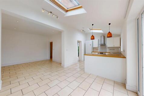 Hafren Road 24 Kitchen.jpg
