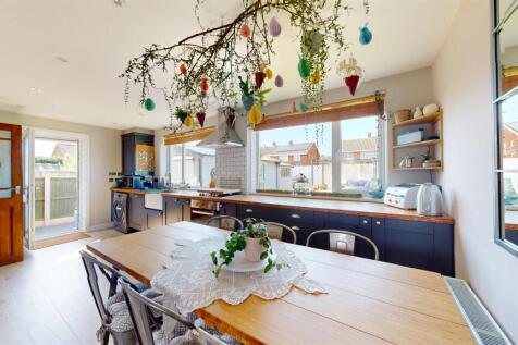 Combermere Drive 5 Kitchen.jpg