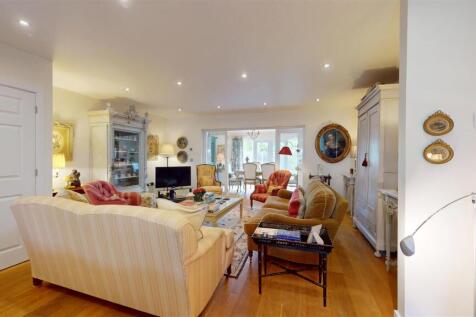 Column House Gardens 6 Living Room.jpg
