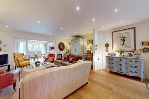 Column House Gardens 6 Living Room Two.jpg