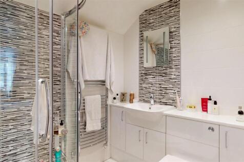 Column House Gardens 6 Ensuite Bedroom One.jpg