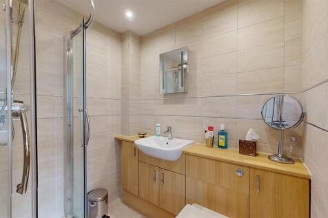 Column House Gardens 6 Ensuite Bedroom Two.jpg