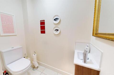 Column House Gardens 6 Bathroom 2.jpg