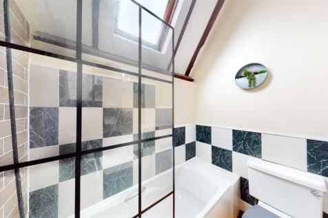 Bank Farm Mews 9 Bathroom.jpg